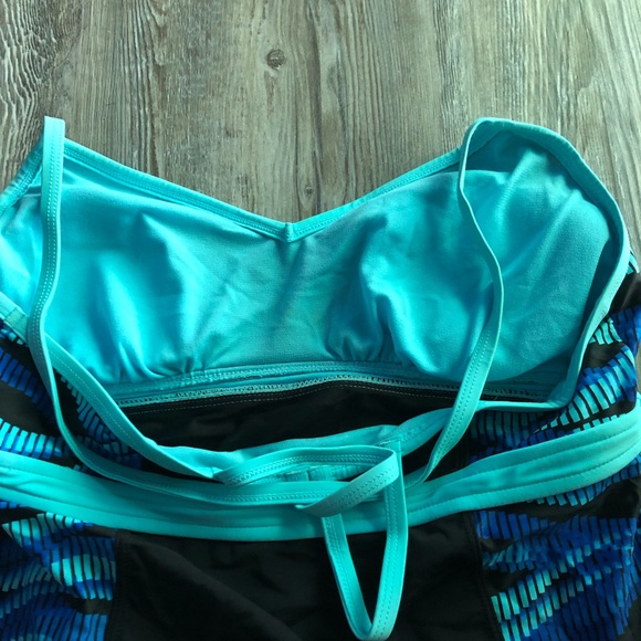 Swimsuit tankini with 2 pairs of bottoms. - Picture 3 of 11